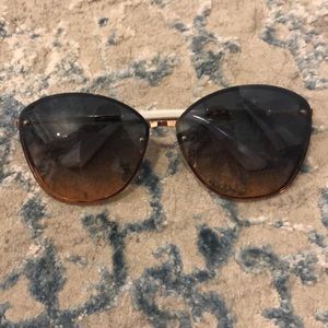 TAHARI sunglasses
